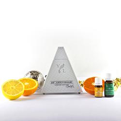Świąteczny zestaw: Dyfuzor AromaLux, olejki Peace and
Calming 15ml i Citrus Fresh 5ml